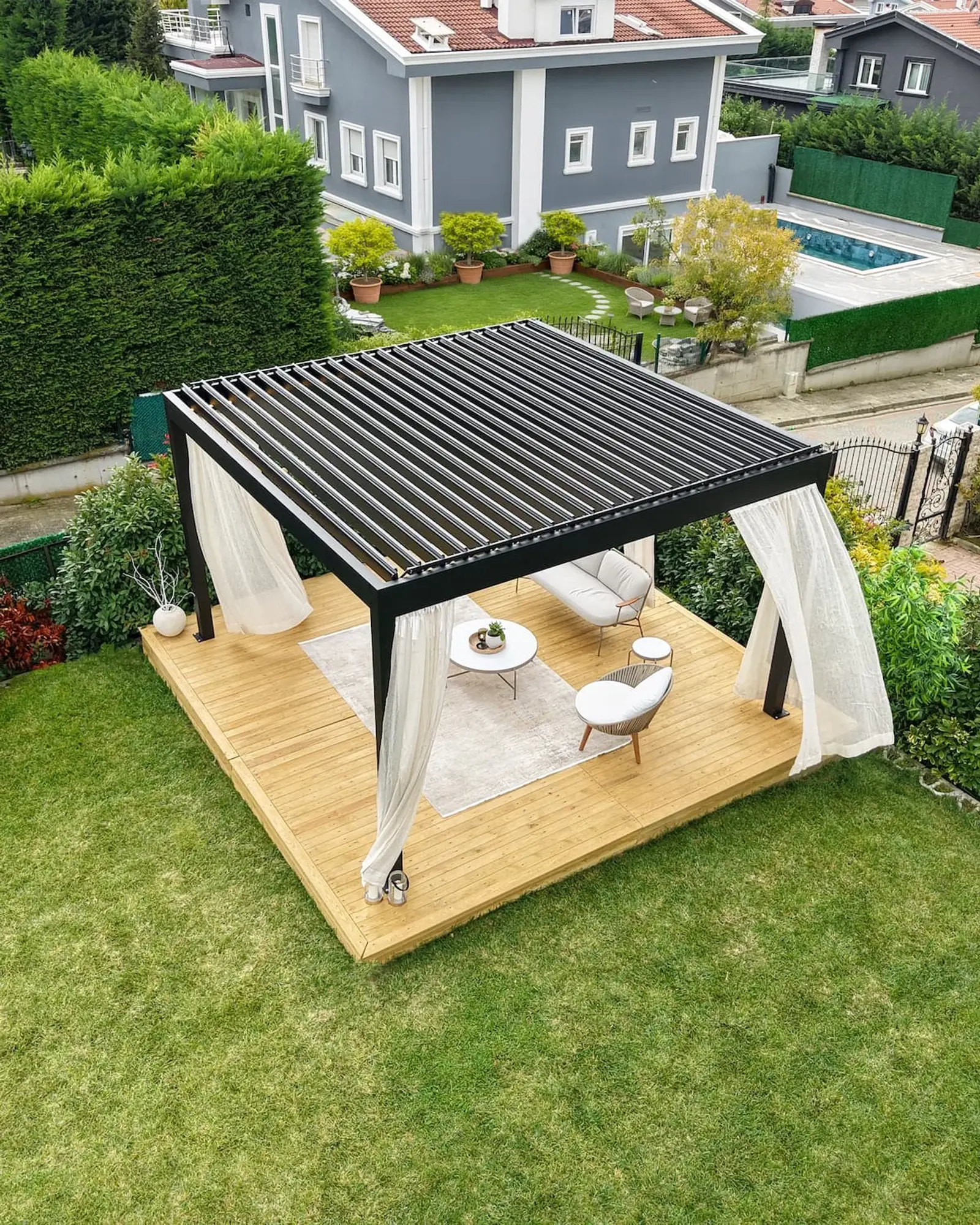 PergoMaxx samostojeća pergola uz kuću